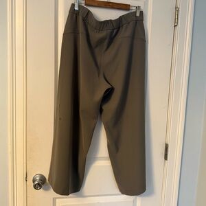 Lululemon cropped wide leg pants